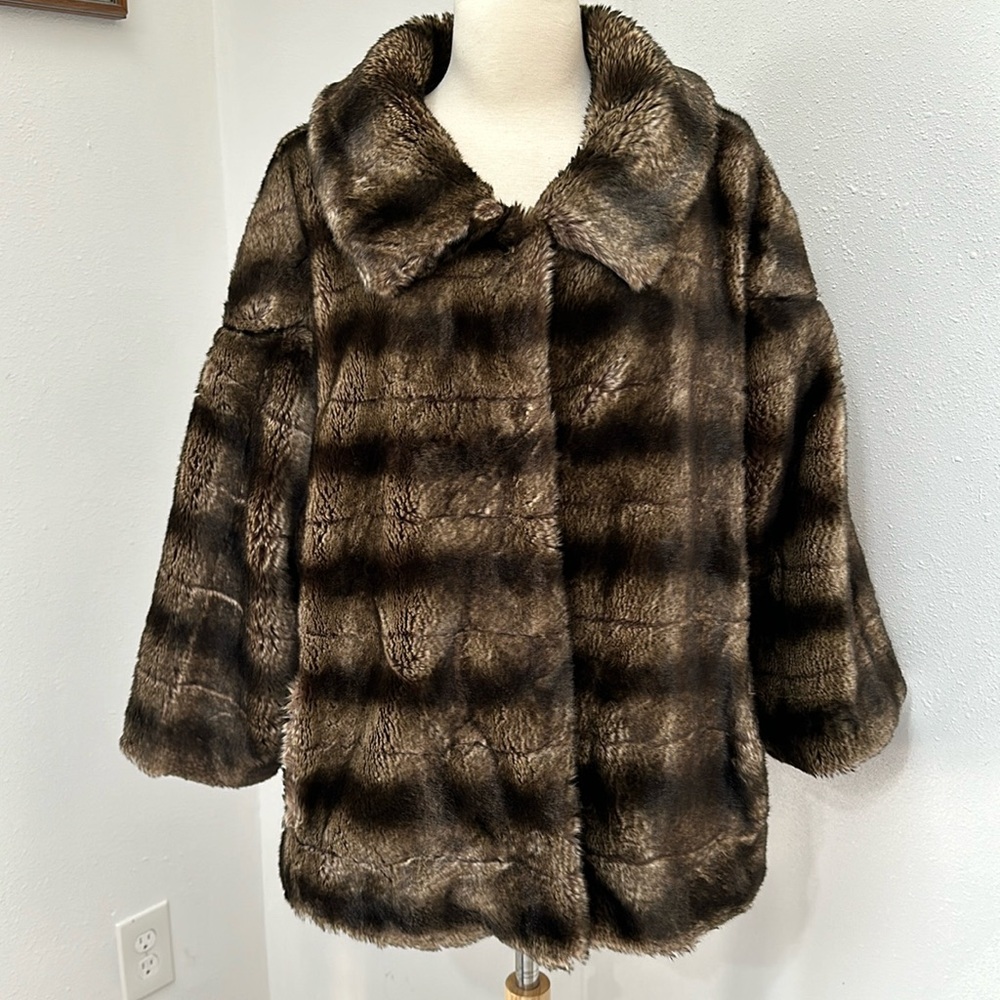 Dennis Basso Faux Fur Coat 🧥